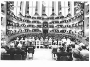 Teatro alla Scala - Interno - Celebrazione della Festa della Repubblica - Panoramica sulla sala - Palco e platea - Bandiere