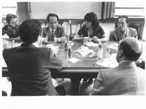Camera del Lavoro - Sala dell'esecutivo - Interno - Incontro dei dirigenti della Camera del Lavoro con una delegazione vietnamita - Tavolo con i partecipanti