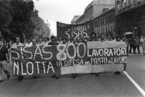 Sciopero generale dei lavoratori dell'industria per l'occupazione - Corteo in Corso Venezia - Spezzone lavoratori della Sisas - Striscioni