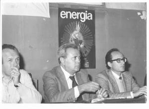 Fabbrica Ercole Marelli - Interno - Incontro sui problemi del settore energetico - Tavolo della presidenza con, tra gli oratori, Roberto Romei - Manifesto