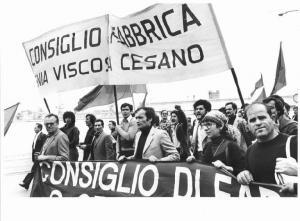Sciopero dei lavoratori chimici - Manifestazione nazionale a Brindisi - Corteo - Spezzone lavoratori della Snia Viscosa - Striscioni - Bandiere