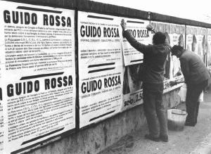 Guido Rossa operaio ucciso dalle Brigate Rosse - Operai attaccano manifesti di lutto