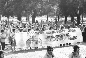 Manifestazione nazionale dei lavoratori metalmeccanici per il contratto - Corteo - Spezzone donne metalmeccaniche di Milano - Striscione - Bandiere
