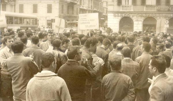 Genova - Sciopero dei portalettere - Presidio dei lavoratori - Cartelli di protesta
