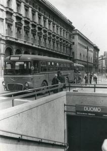 Milano - Sciopero lavoratori Atm - Piazza Duomo - Cancelli della Metropolitana chiusi - Autobus fermi