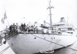 Genova - Sciopero lavoratori marittimi - Porto - Traghetto attraccato - Ritratto di gruppo - Lavoratori sul traghetto