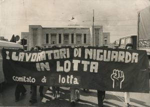 Milano - Sciopero ospedalieri - Corteo dei lavoratori di Niguarda parte dell'ospedale con striscione