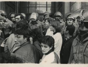 Milano - Presidio ospedalieri e autonomi davanti al Palazzo di Giustizia - Schieramento delle forze dell'ordine in tenuta antisommossa