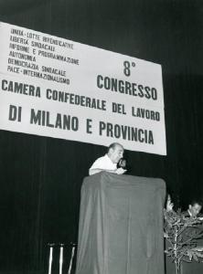 Teatro Lirico - Interno - 8° Congresso della Camera confederale del lavoro di Milano e provincia - Palco - Oratore al microfono