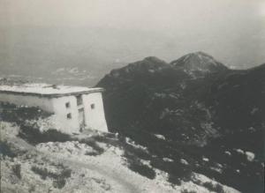 Paesaggio. Monte Grappa - Panorama con un rifugio