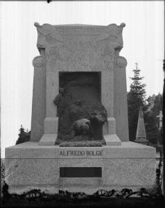 Riproduzione di opera d'arte. Milano - Cimitero Monumentale - Edicola Bolgè - opera di Felice Bialetti e Oreste Labò