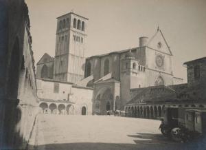 Veduta architettonica. Assisi - Basilica di S. Francesco - Esterno