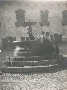 Veduta architettonica. Pescostanzo - Palazzo Fanzago (già monastero di Santa Costanza) - fontana