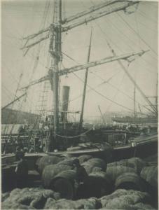 Genova - Porto - Banchina con navi