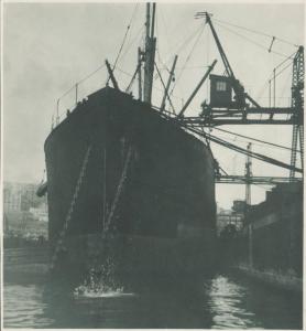Genova. Porto - nave mercantile
