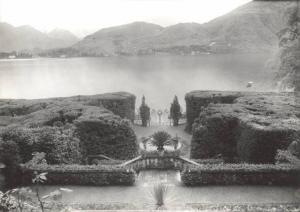 Paesaggio. Tremezzo - Villa Carlotta - giardino e panorama del Lago di Como