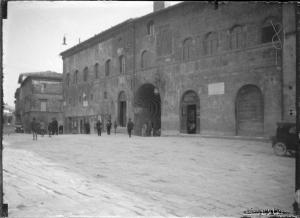 Veduta architettonica. Assisi - Piazza del Comune