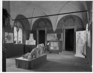 Veduta d'interni. Milano - Chiostro di S. Maria delle Grazie - Mostra nazionale di arte sacra