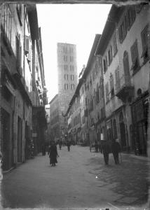 Veduta architettonica. Arezzo - Vicolo - S. Maria della Pieve