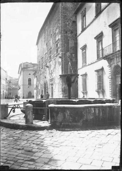Veduta architettonica. Narni - Piazza dei Priori - Fontana
