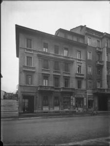 Veduta architettonica. Milano - Edificio in via Filippino Lippi, 3