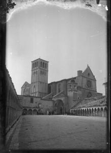 Veduta architettonica. Assisi - Basilica di San Francesco - Esterno