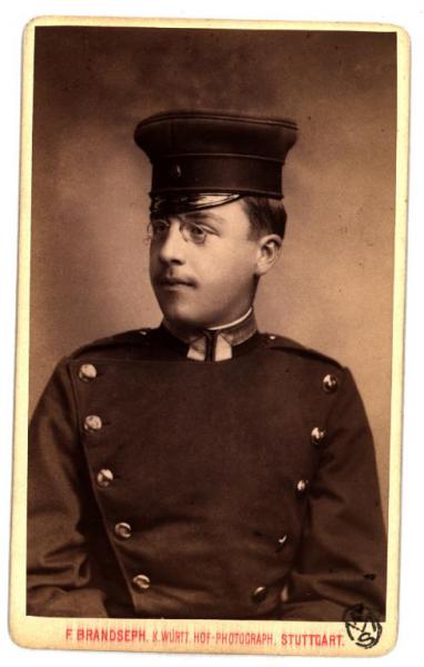 Ritratto maschile - Militare - Uomo in divisa con cappello e occhiali