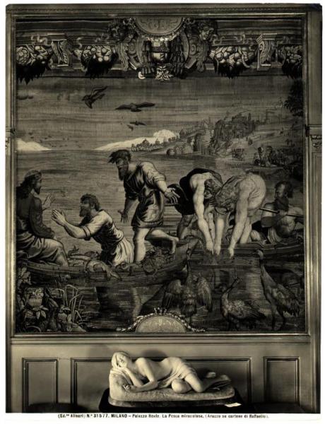 Milano - Palazzo Reale. La Pesca miracolosa, arazzo eseguito su cartone di Raffaello.