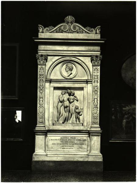 Milano - Pinacoteca di Brera. Atrio d'ingresso, Bertel Thorvaldsen, monumento ad Andrea Appiani (1826).