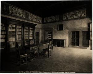 Città di Castello - Palazzo Vitelli alla Cannoniera. Veduta di una sala della biblioteca comunale.