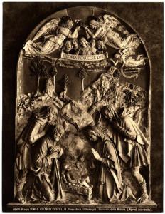 Città di Castello - Pinacoteca. Giovanni della Robbia, Natività, bassorilievo in ceramica parzialmente invetriata.