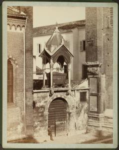 Verona - Chiesa di S. Anastasia. Arca di Guglielmo Castelbarco.