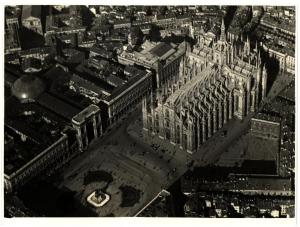 Milano - Piazza del Duomo. Veduta aerea.
