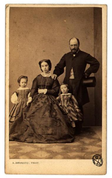 Ritratto di famiglia - Genitori con due bambine