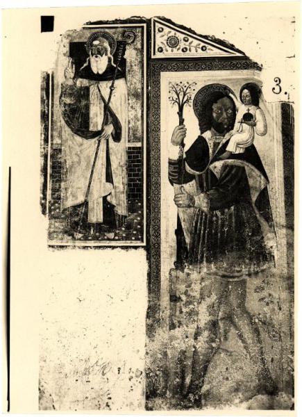 Affreschi con raffigurazioni di Santi su parete esterna.