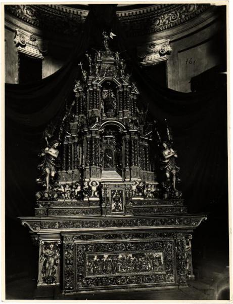 Casorate Sempione - Chiesa della Beata Vergine Assunta. Antonio Pino, altare maggiore in legno intagliato e dorato (1668).