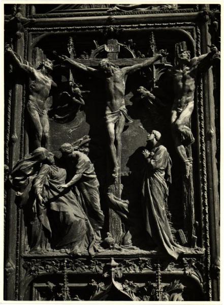 Milano - Duomo. Lodovico Pogliaghi, Crocifissione, formella in bronzo del portale centrale (1894-1908).