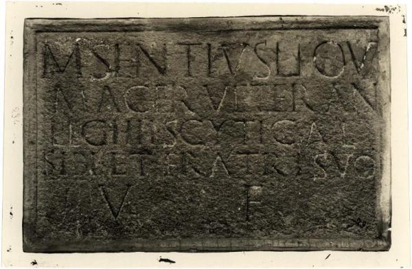 Morazzone - Lapide con epigrafe romana sulla casa arcipretale.