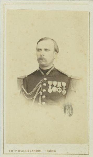 Ritratto maschile - Militare - Nobile in uniforme con medaglie al petto