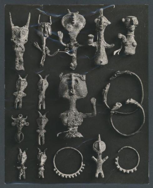 Berlino - Raccolta Schmidt Pisarro. Ornamenti e statuine antiche peruviane in metallo.