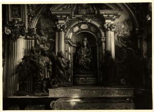 Sacro Monte - Santuario di Santa Maria del Monte. Navata destra, Adorazione dei Magi, gruppo scultoreo ligneo policromo (fine XVI sec.).