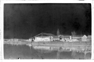 Prima Guerra Mondiale - Belvedere di Tezze sul Brenta (?) - Hangar per idrovolanti con soldati lungo il fiume Brenta