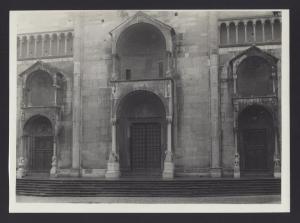 Piacenza - Duomo. Esterno, i tre portali della facciata.