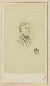 Ritratto femminile - Donna in abito a righe con collo nero