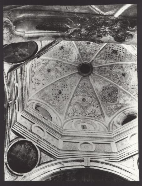 Saronno - Chiesa di S. Francesco. Particolare della decorazione della volta della cupola.