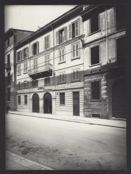 Milano - Via Conservatorio. Veduta della strada all'altezza del civico 32.