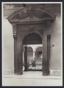 Milano - Ex collegio della Guastalla. Pellegrino Tibaldi, portale d'ingresso.