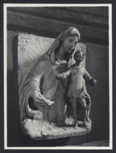 Brescia - Museo Civico. Madonna con Bambino, scultura in marmo (XVI sec.).