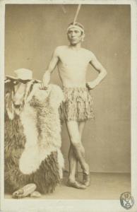 Ritratto maschile - Uomo in costume da indigeno