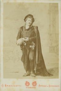 Ritratto maschile - Attore in costume da Amleto